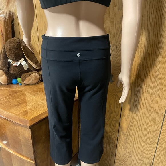Lululemon" Groove Crop black - Picture 6 of 14
